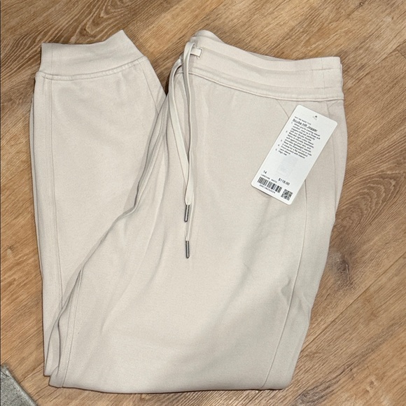 Lululemon scuba high rise Jogger Opal White - Picture 3 of 5